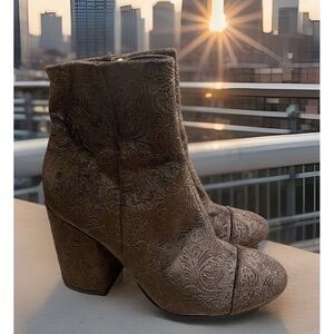 Marc Fisher LTD Women's‎  MLPrana2 Cap Toe Bootie Size 9.5 M Side Zip EUC